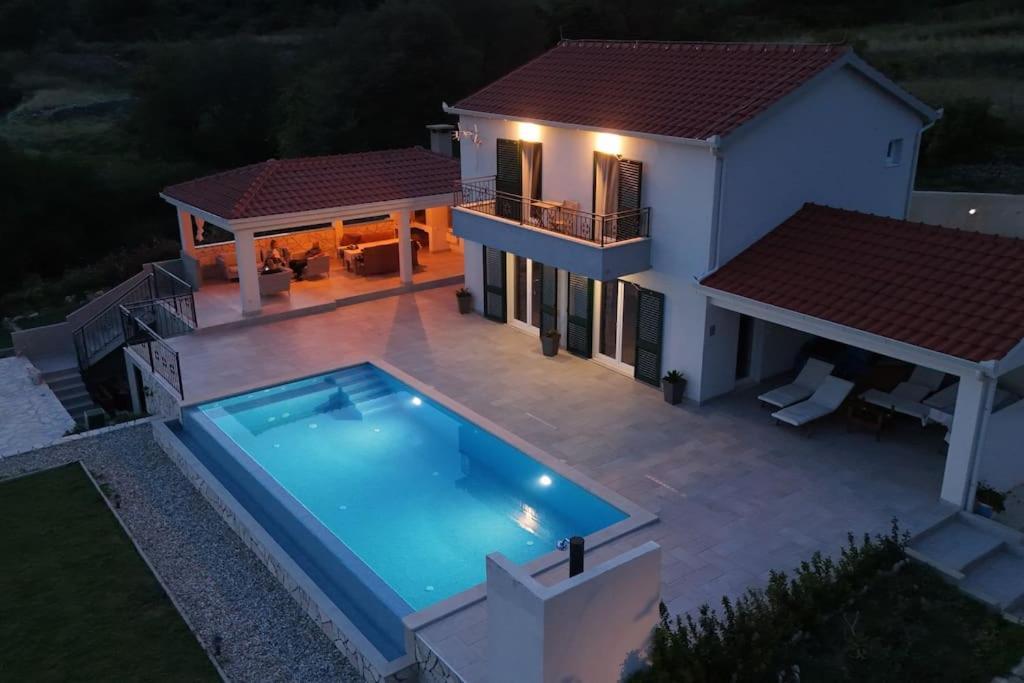 Villa Secluded House - Guaranteed Privacy - Heated Pool à Klis Extérieur photo
